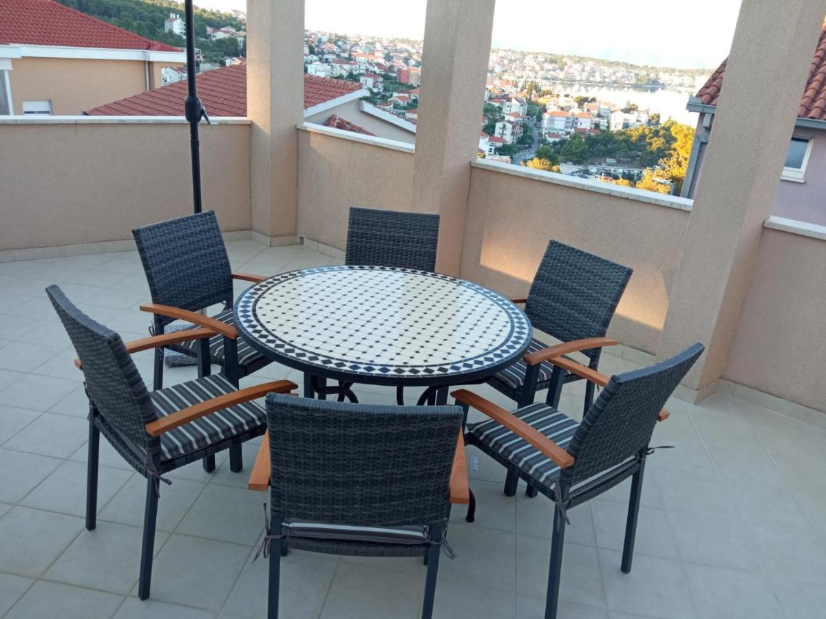 Apartmani Ferdi Trogir Exterior foto